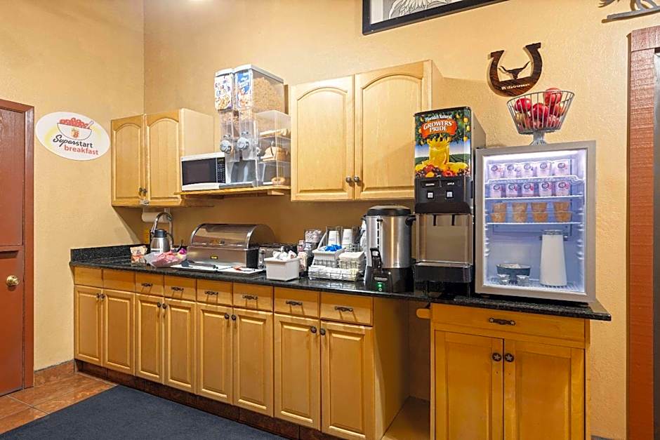 Super 8 by Wyndham Dodge City