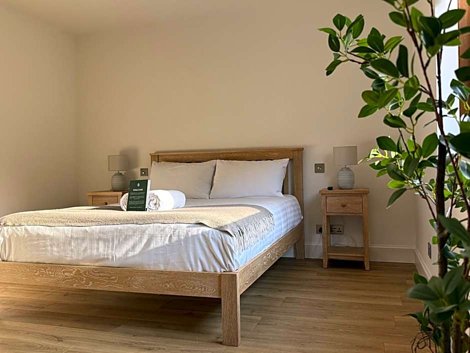 Woodlands House with Hot Tub