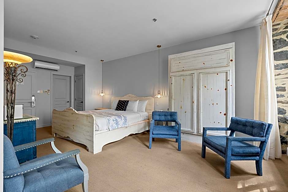 Auberge Place d'Armes - Par Aneyro