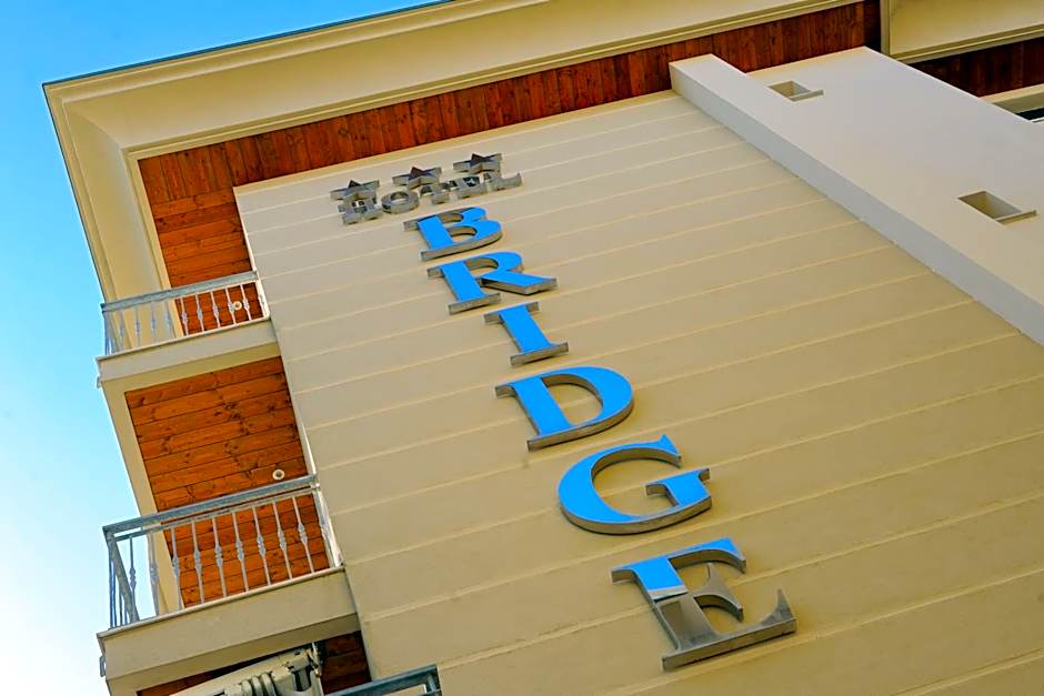 Hotel Bridge