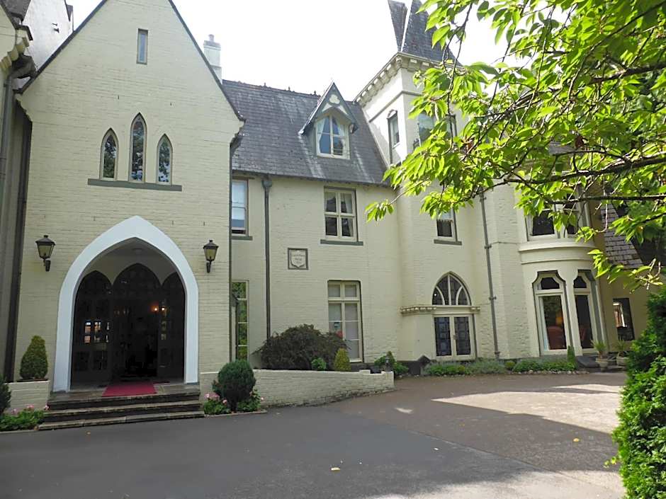 Glen-Yr-Afon House Hotel