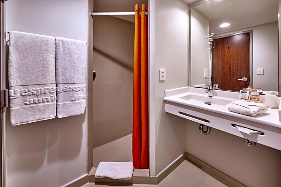 City Express Junior by Marriott Ciudad de México Sullivan