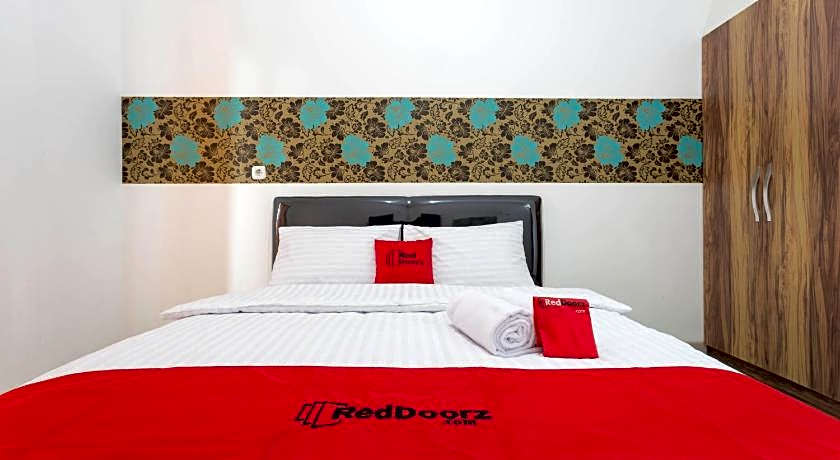 RedDoorz Plus @ Boulevard Residence BSD