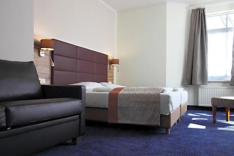 Double Room Keilberg possibility of 2 extra sofa beds