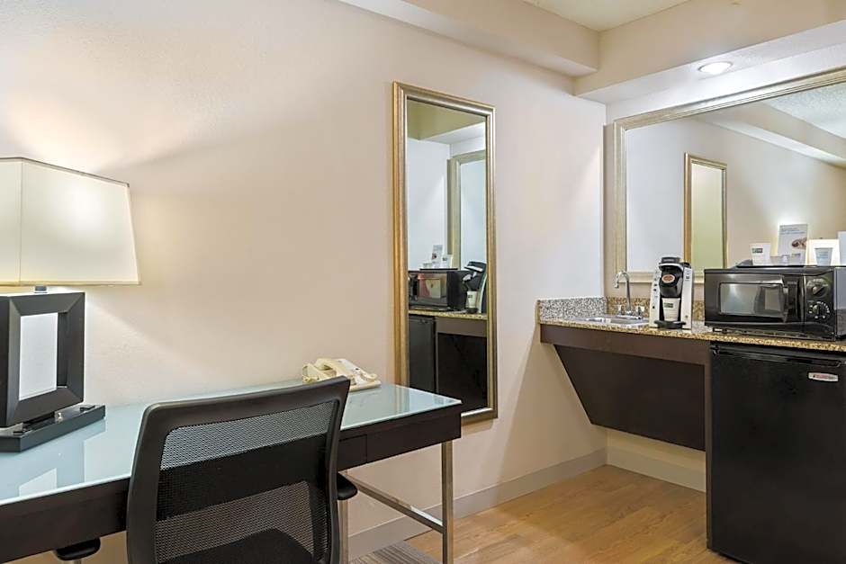 Holiday Inn Express Hotel & Suites Kendall East-Miami By IHG
