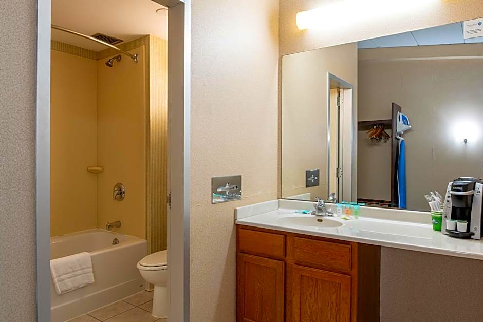 White River Inn & Suites