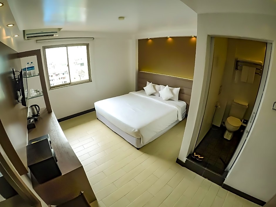 Clover City Center Plus Hotel