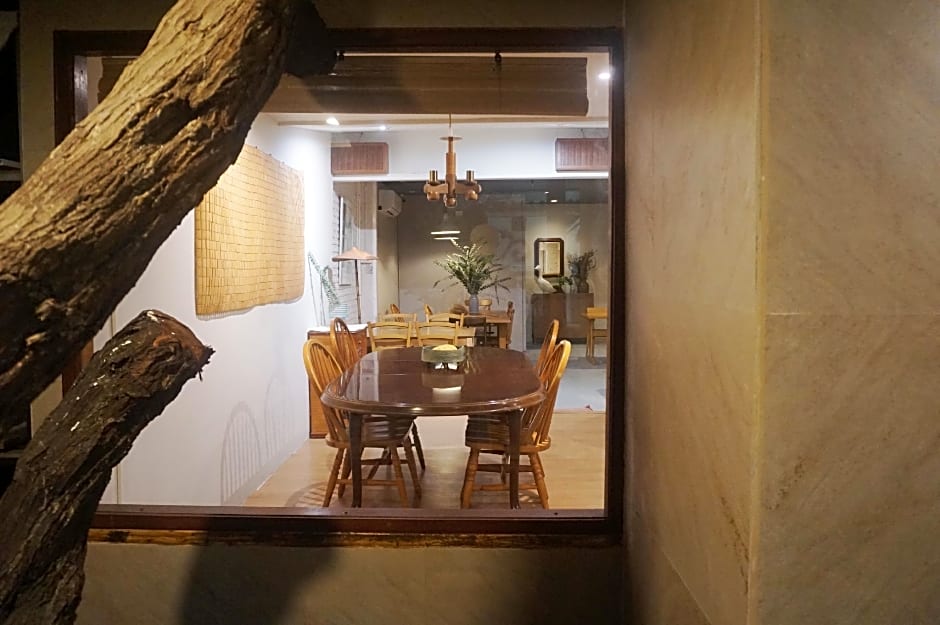 THE GOOSE HOUSE UBON