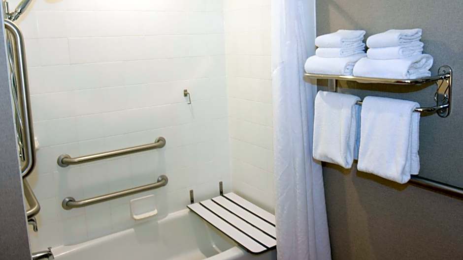 Holiday Inn Express & Suites Cheney By IHG