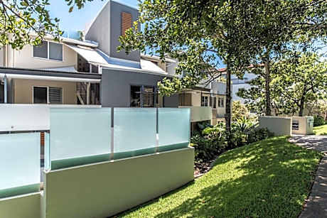 Sunshine Central - Luxe Apt Avail for Xmas