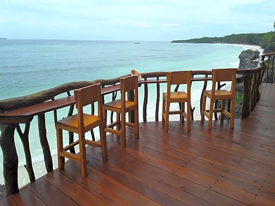 Nini's Beach Bungalows