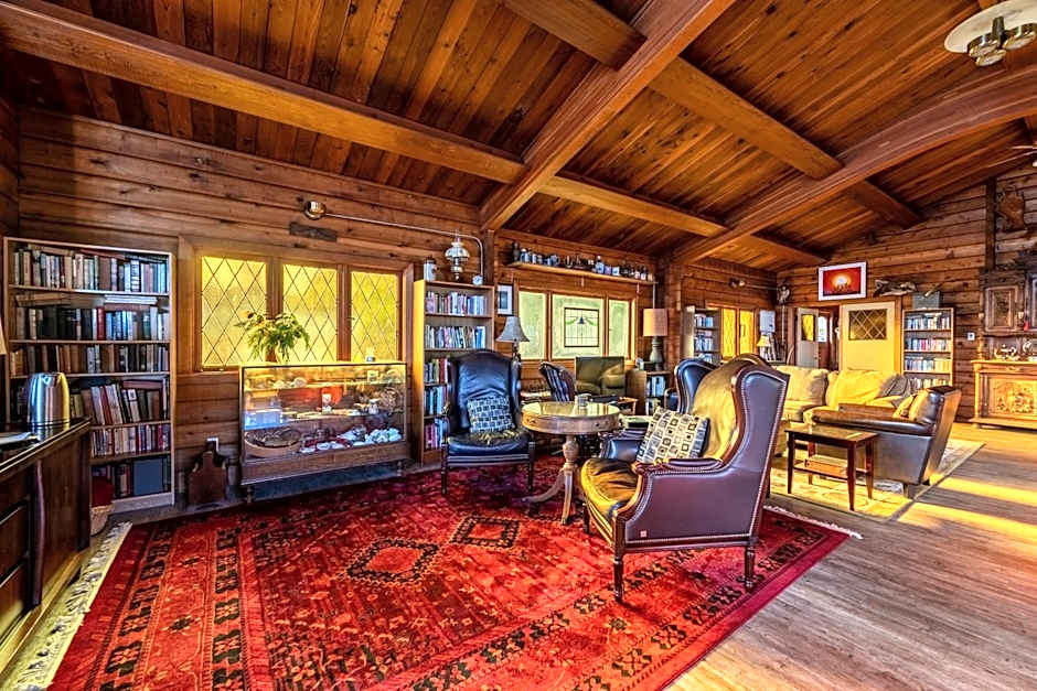 Alert Bay Lodge