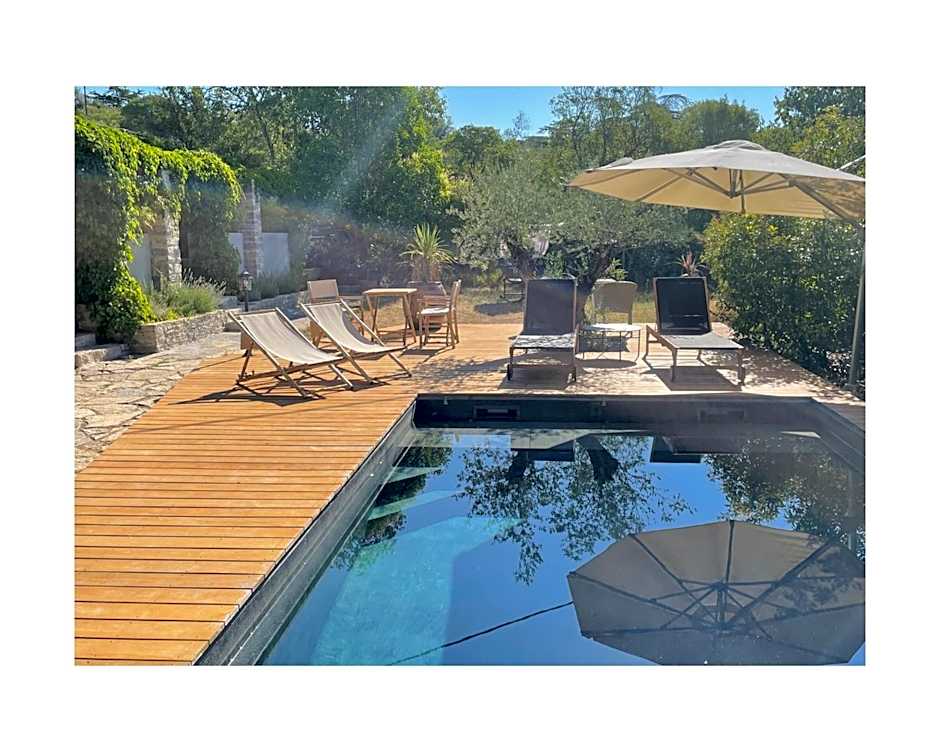 L Amourier chambres charme et confort avec Jacuzzi ou baignoire XXL