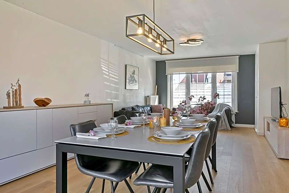 Huswell - Summer-house with sunny garden nearby beach
