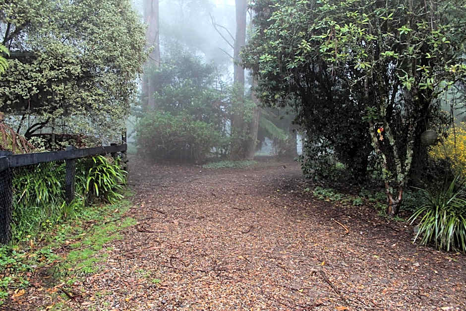 Tomah Retreat - Studio CHILL with fireplace and clawfoot bath