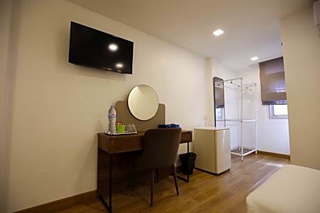 Superior Twin With Window