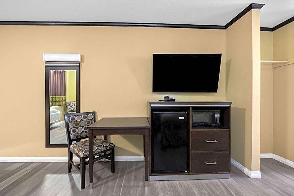 Super 8 by Wyndham Crescent City