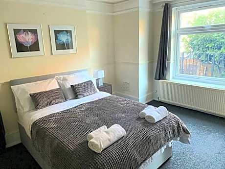 Gravesend 1 Bedroom Flat Sleeps 2, 2 Mins to STN