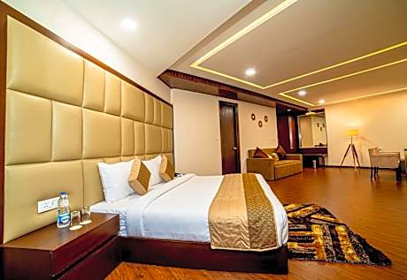 Executive King Suite with Mountain View - Non-Smoking