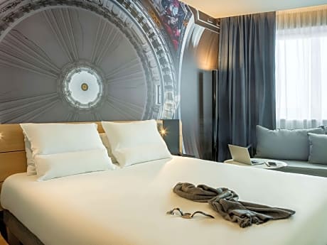 Superior room with 1 double bed, 1 bunk or sofa bed sofa bed