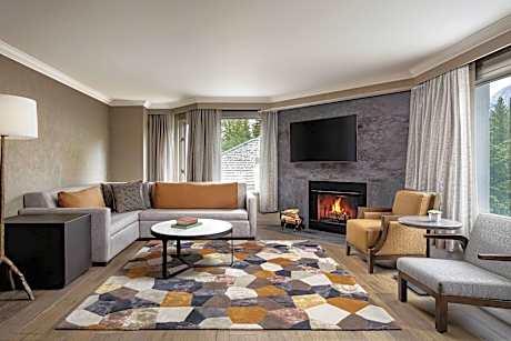 Executive Suite, 1 King, Sofa bed, Fireplace