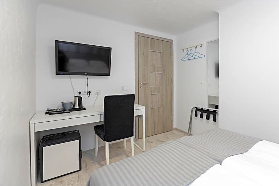 HappyInn Rooms