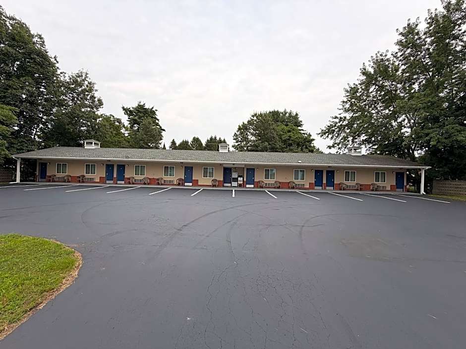 BLUE SKY INN Glens Falls-Saratoga-Lake George