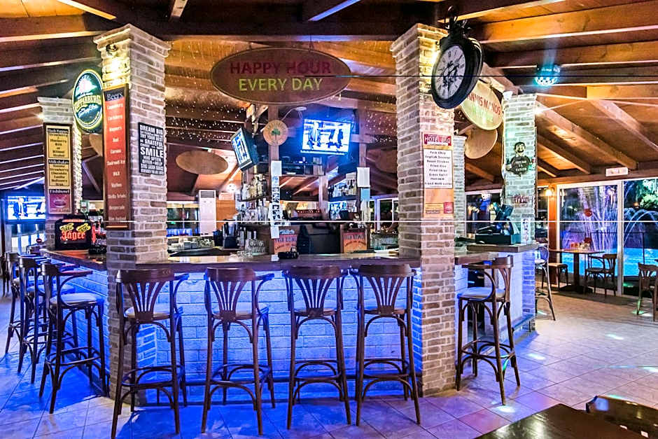 Yiannis Manos Hotel Resort