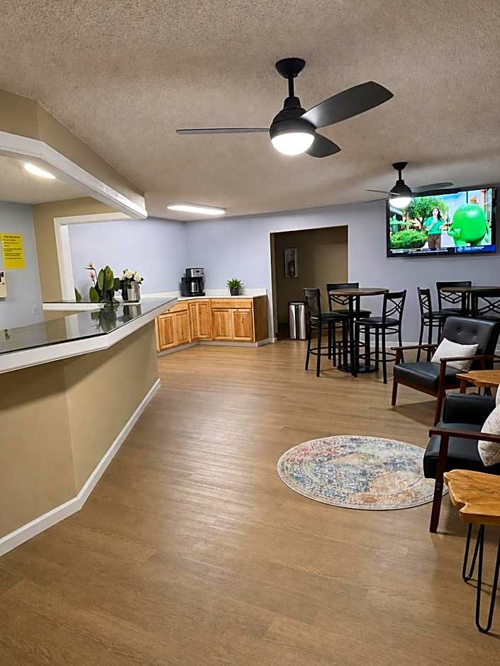 Super 8 by Wyndham Blackwell