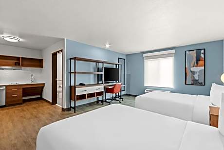 Queen Suite with Two Queen Beds and Tub - Disability Access/Non Smoking