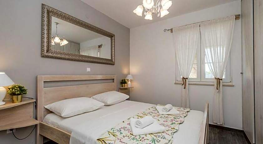 Villa Kirsten with heated pool, jacuzzi and sauna - by TA Leut Agency