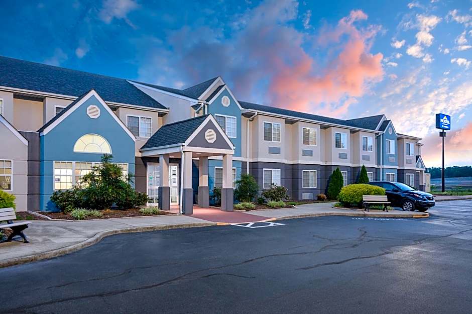 Microtel Inn & Suites By Wyndham Burlington
