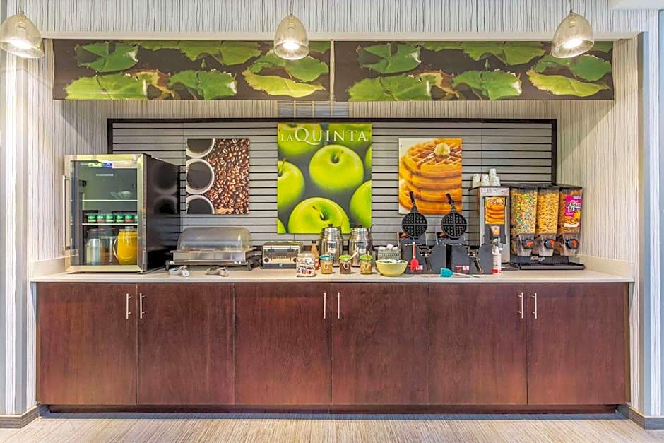La Quinta Inn & Suites by Wyndham Rockford
