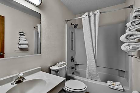 Queen Room - Mobility Access/Non-Smoking