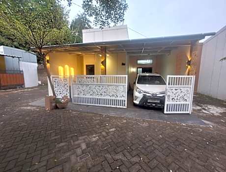 AZLAN HOMESTAY
