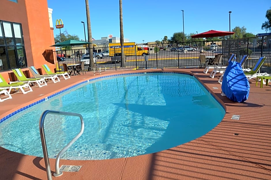 Days Inn & Suites by Wyndham Tucson/Marana