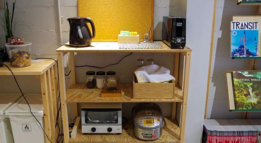 Travelers' house ROOTs