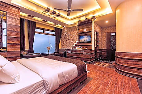 Hotel Amba Regency