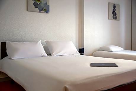 Studio 1 Double Bed 1 Single Bed Nonsmoking Upgrade