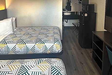2 Queen Beds