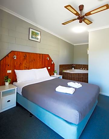 Queen Room with Spa Bath