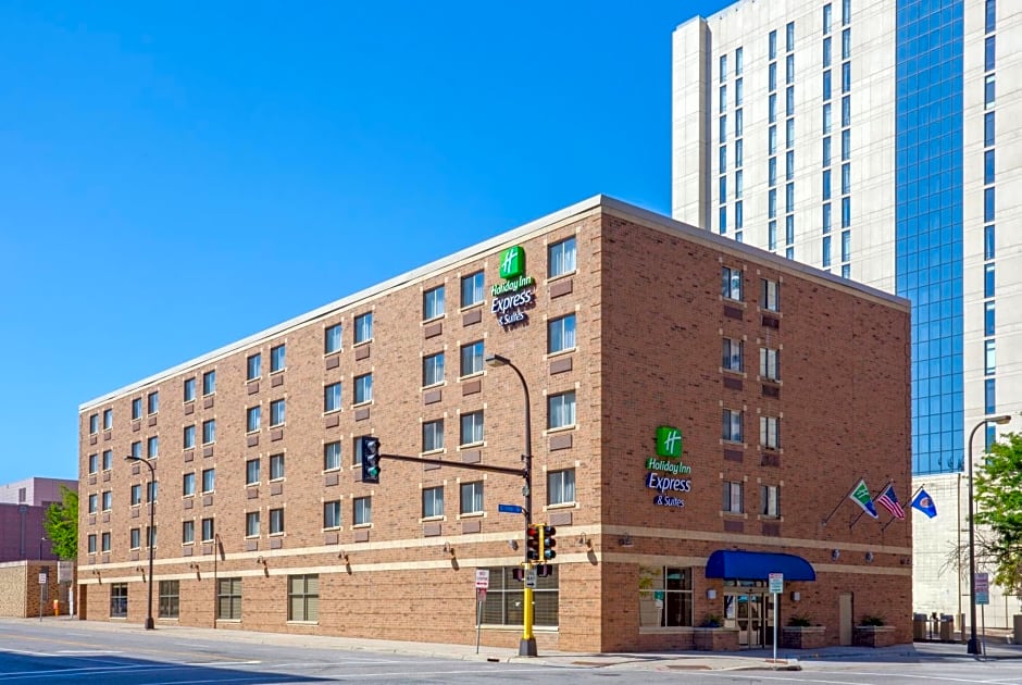 Holiday Inn Express Hotel And Suites Minneapolis Downtown