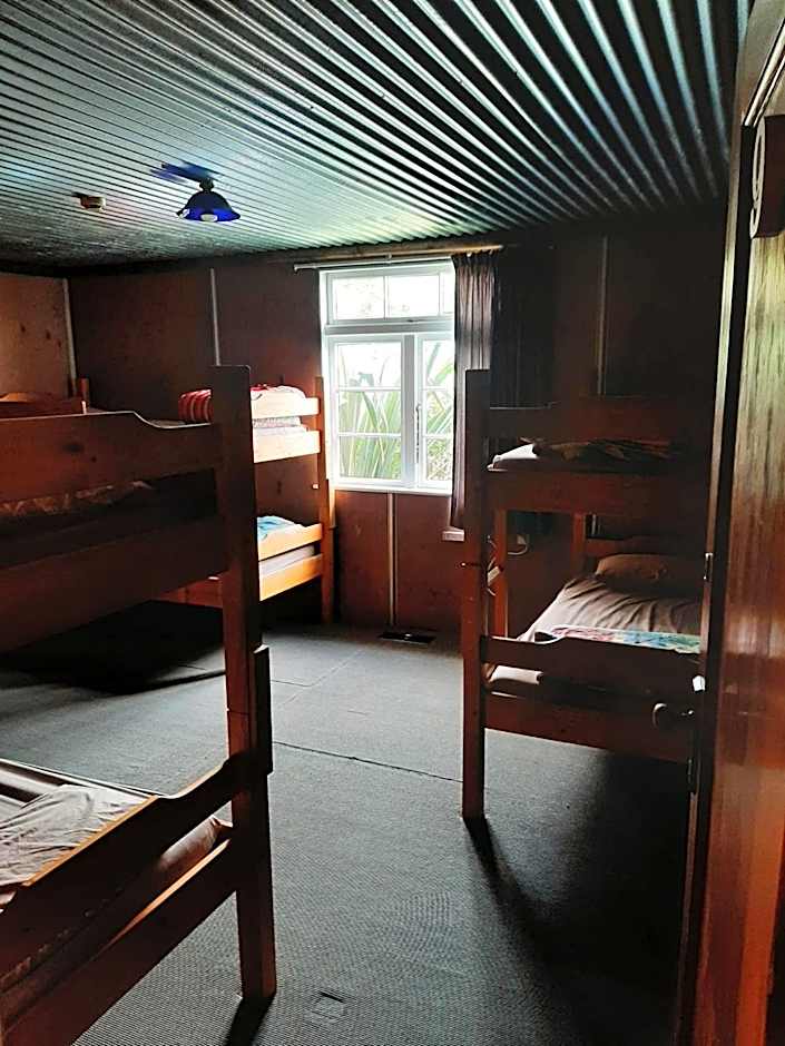 The Crossing Lodge & Backpackers