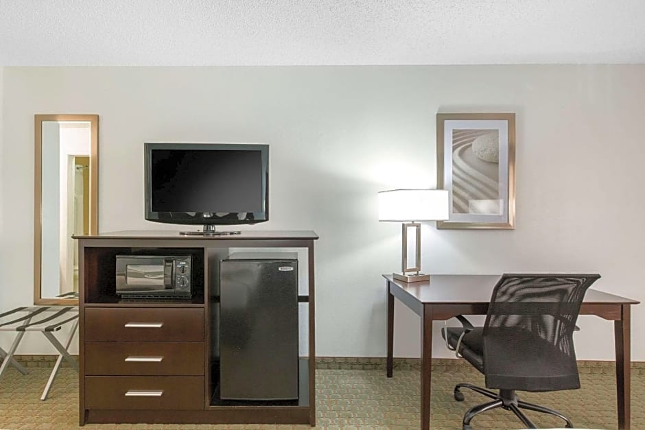 Quality Inn Clute Freeport