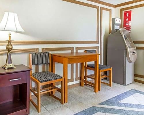 Econo Lodge South Ozone Park