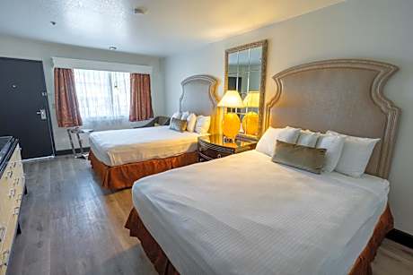 Deluxe Queen Room with Two Queen Beds