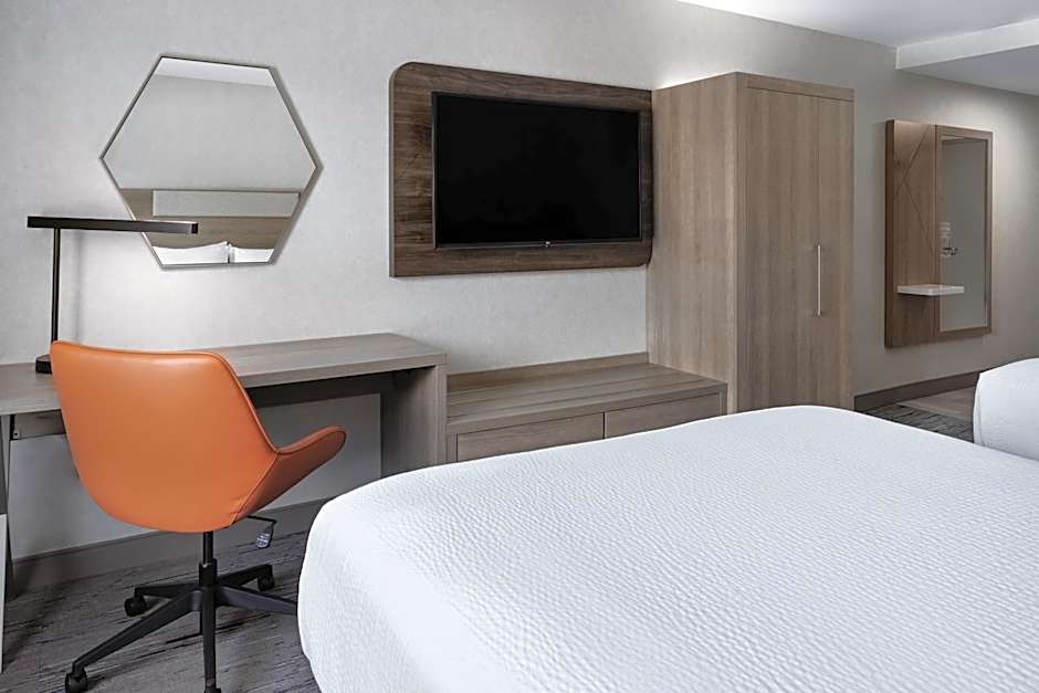 Holiday Inn Express Hotel & Suites Brattleboro By IHG