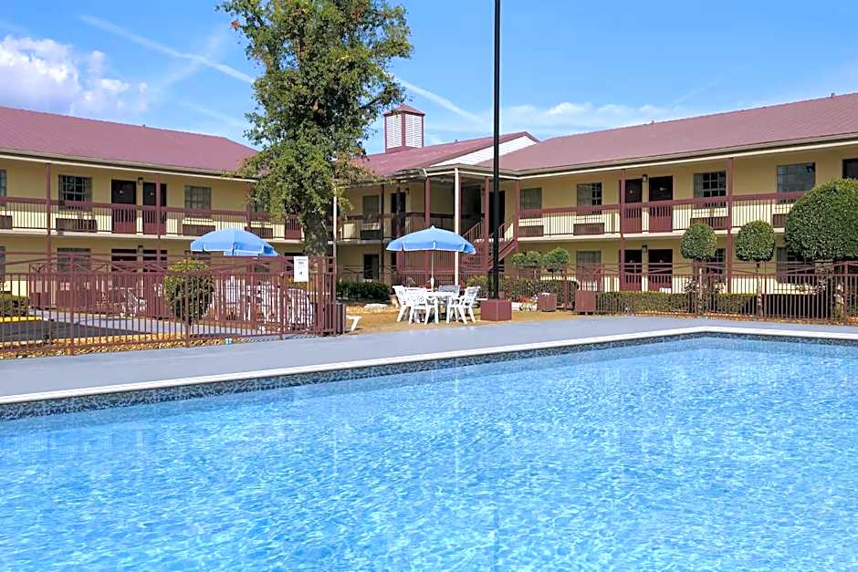 Days Inn by Wyndham West Memphis