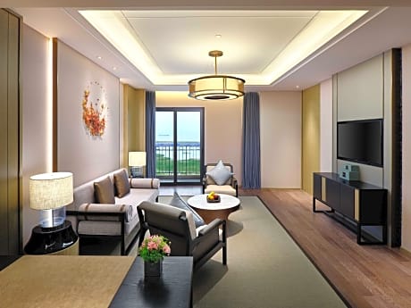 Deluxe Sea View Suite