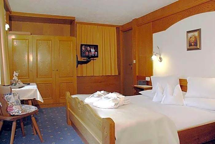 Hotel Edelweiẞ garni - b&b